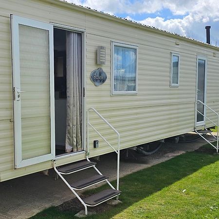 J.R. Holiday Homes Clacton-on-Sea Exterior photo