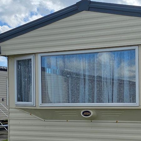 J.R. Holiday Homes Clacton-on-Sea Exterior photo