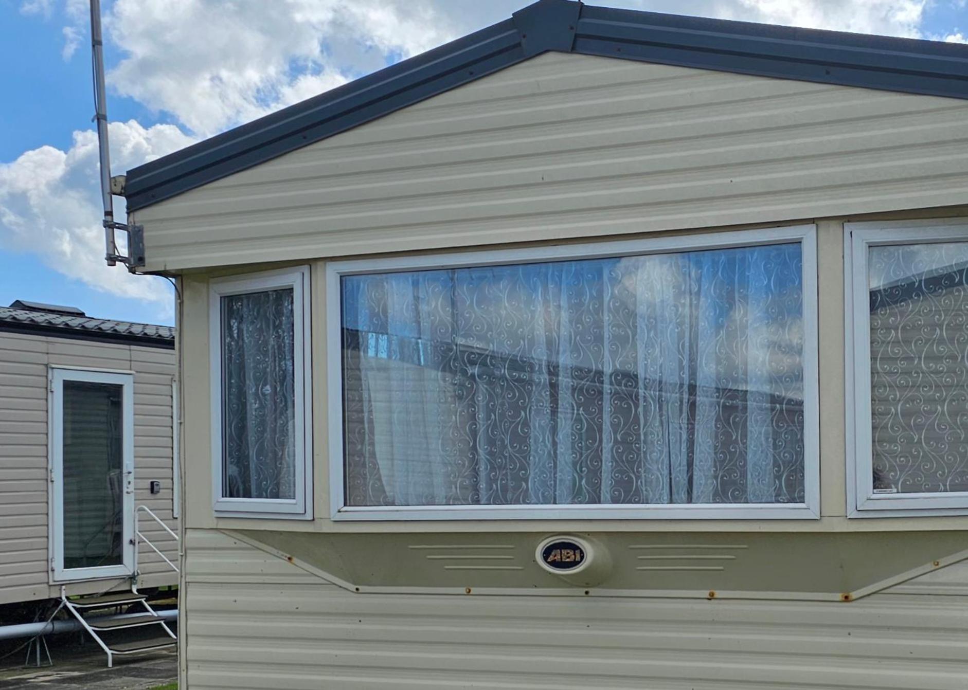 J.R. Holiday Homes Clacton-on-Sea Exterior photo